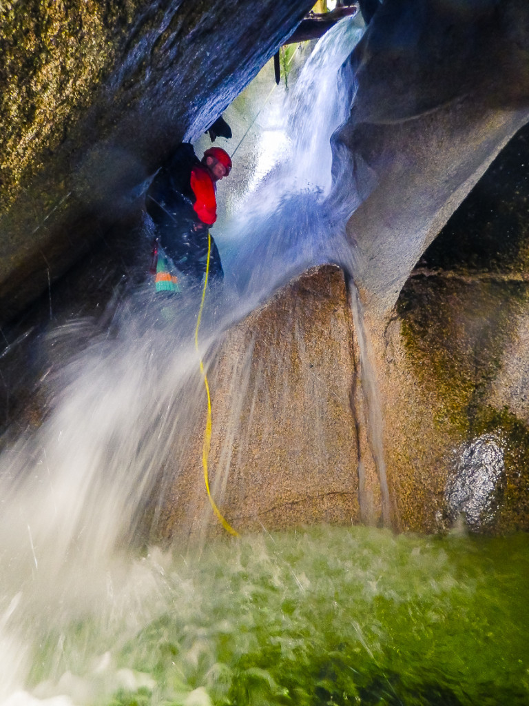 The first rappel doesn't disappoint.