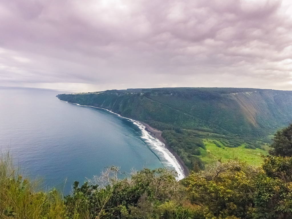 Curving coastline of the Waipio Valley