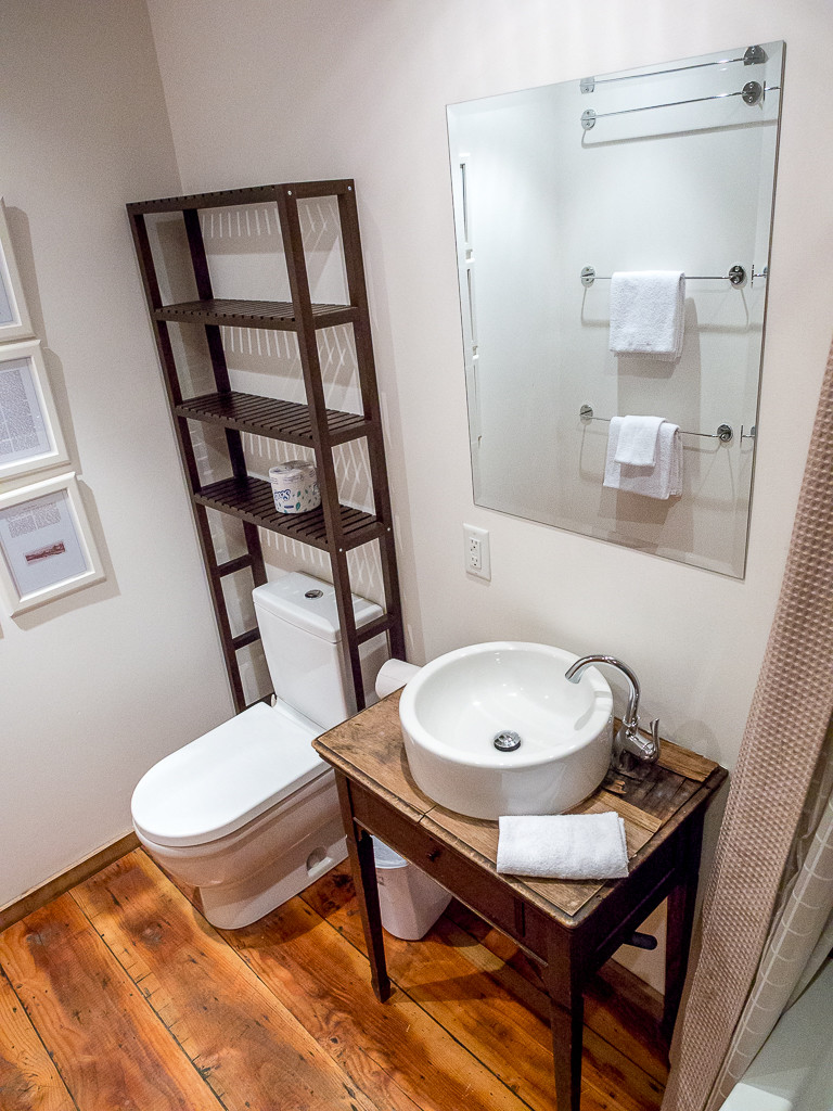 Sunwolf Loggers Shack bathroom
